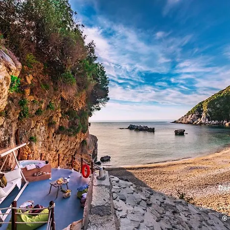 Damma Mia Νταμούχαρη